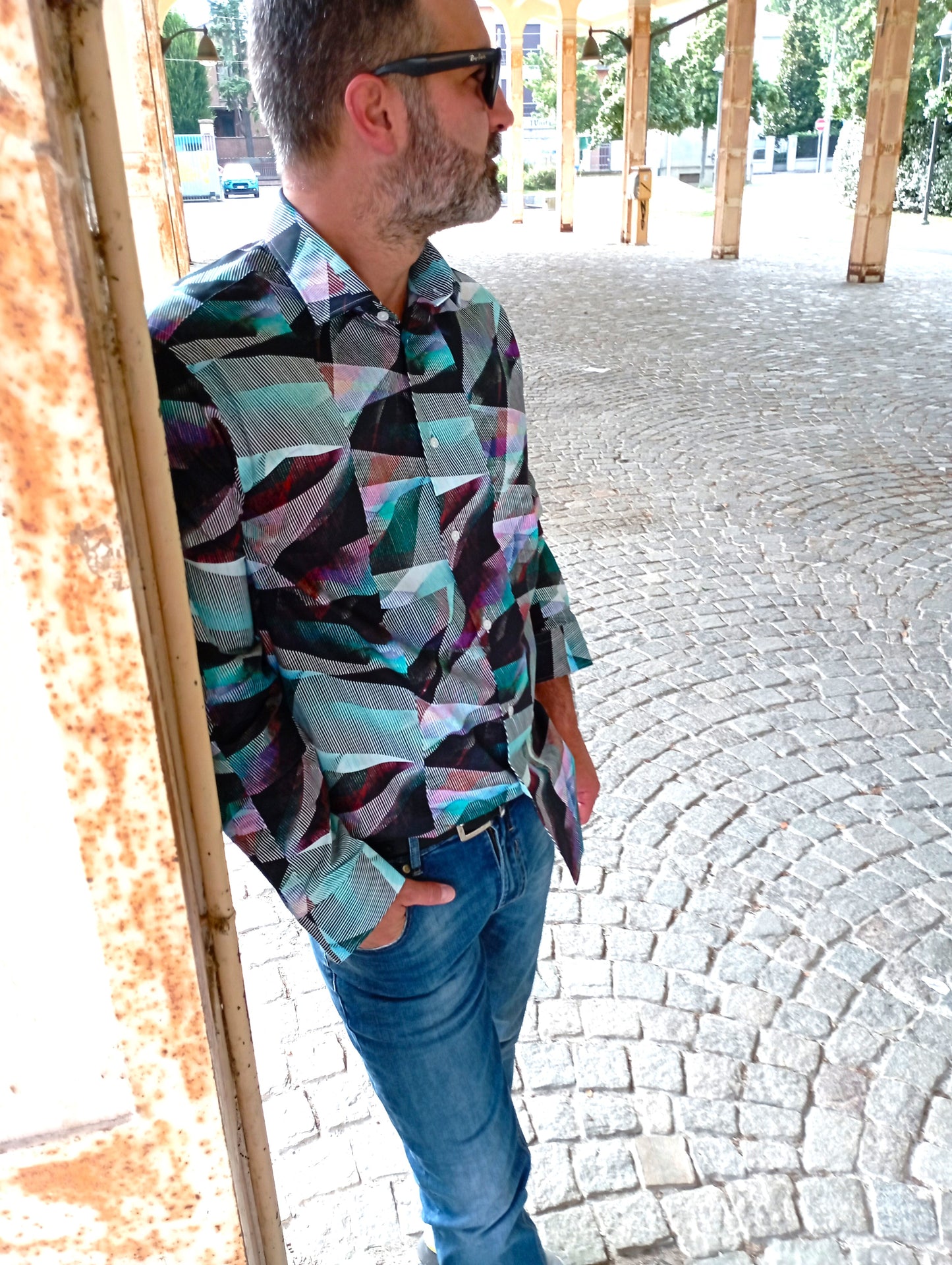 Men's shirt with button down collar