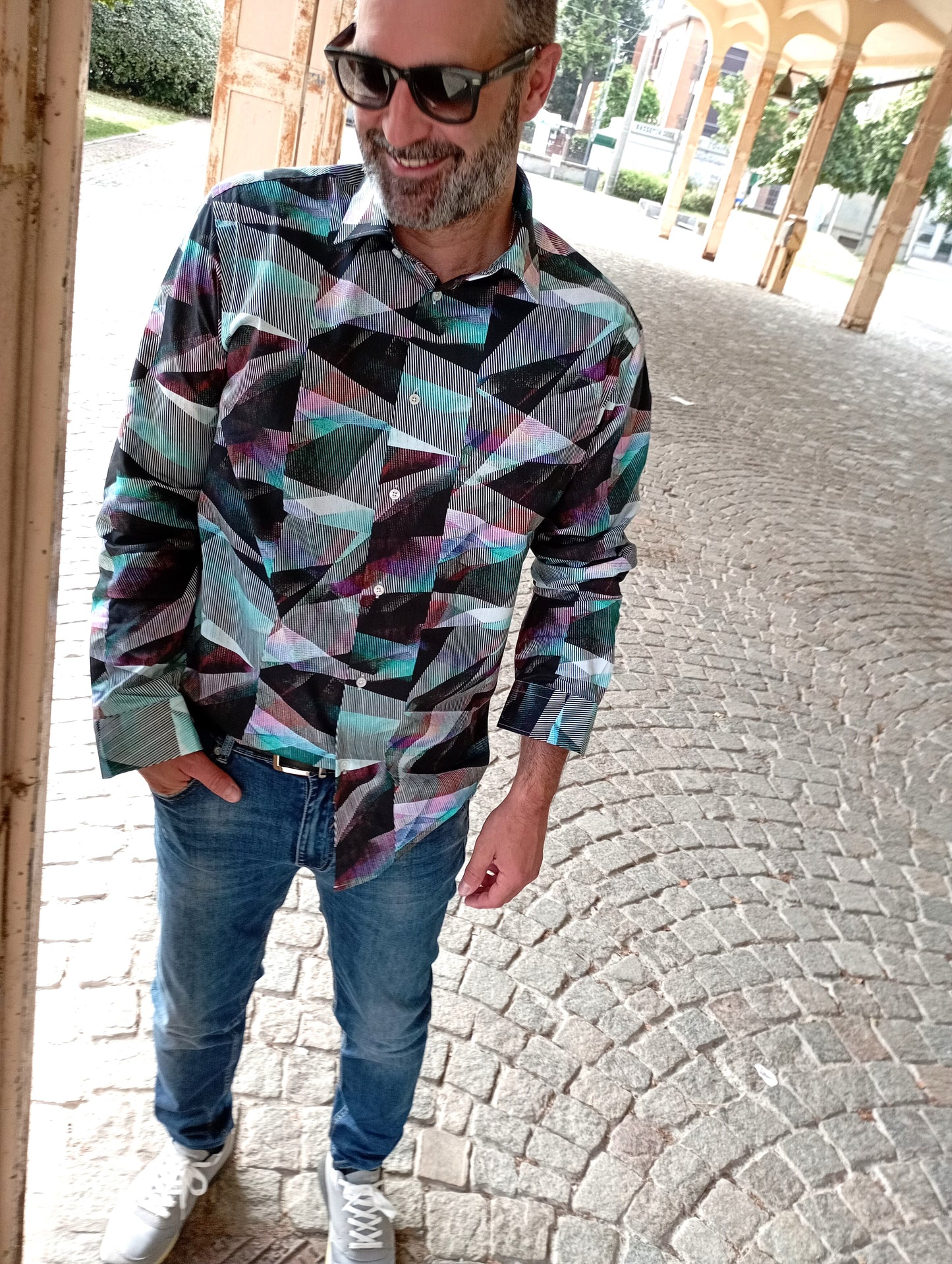 Men's shirt with button down collar